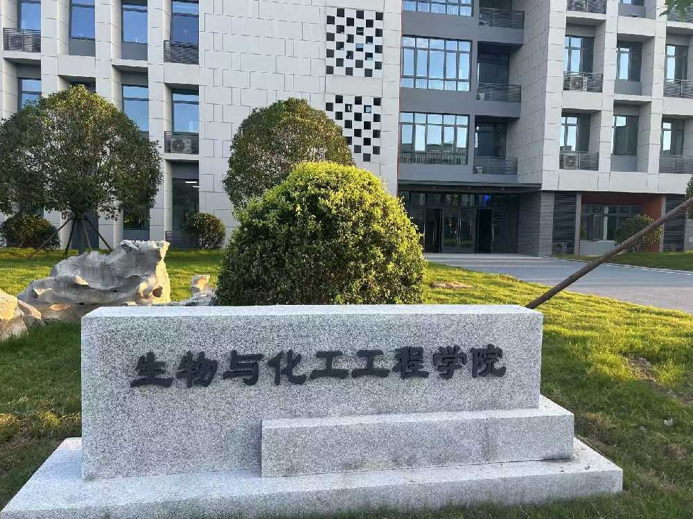 安顺市扬州职业大学体育场高杆灯项目